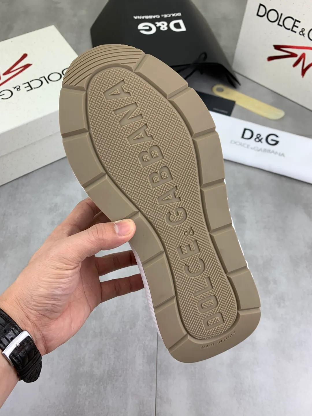 Men's men's shoes 💰P580💰[New model] Couple 🧑‍🤝‍🧑 style Top original order quality Synchronized with "DOLCE&GABBANA [Dolce & Gabbana] ~ High quality." Effect Low-top casual DG men's shoes, loved by many celebrities, using high-end imported top-layer calfskin splicing design + cowhide feet, simple and elegant, perfectly interpreting the latest inspiration of shoes, integrating classics and fashion. Luxurious dreams, dominating fashion Suitable for drivers, light and comfortable to drive, light and breathable for outdoor travel, high-end quality, trustworthy, 6️⃣colors🉑️ to choose from! Code number: 35-46